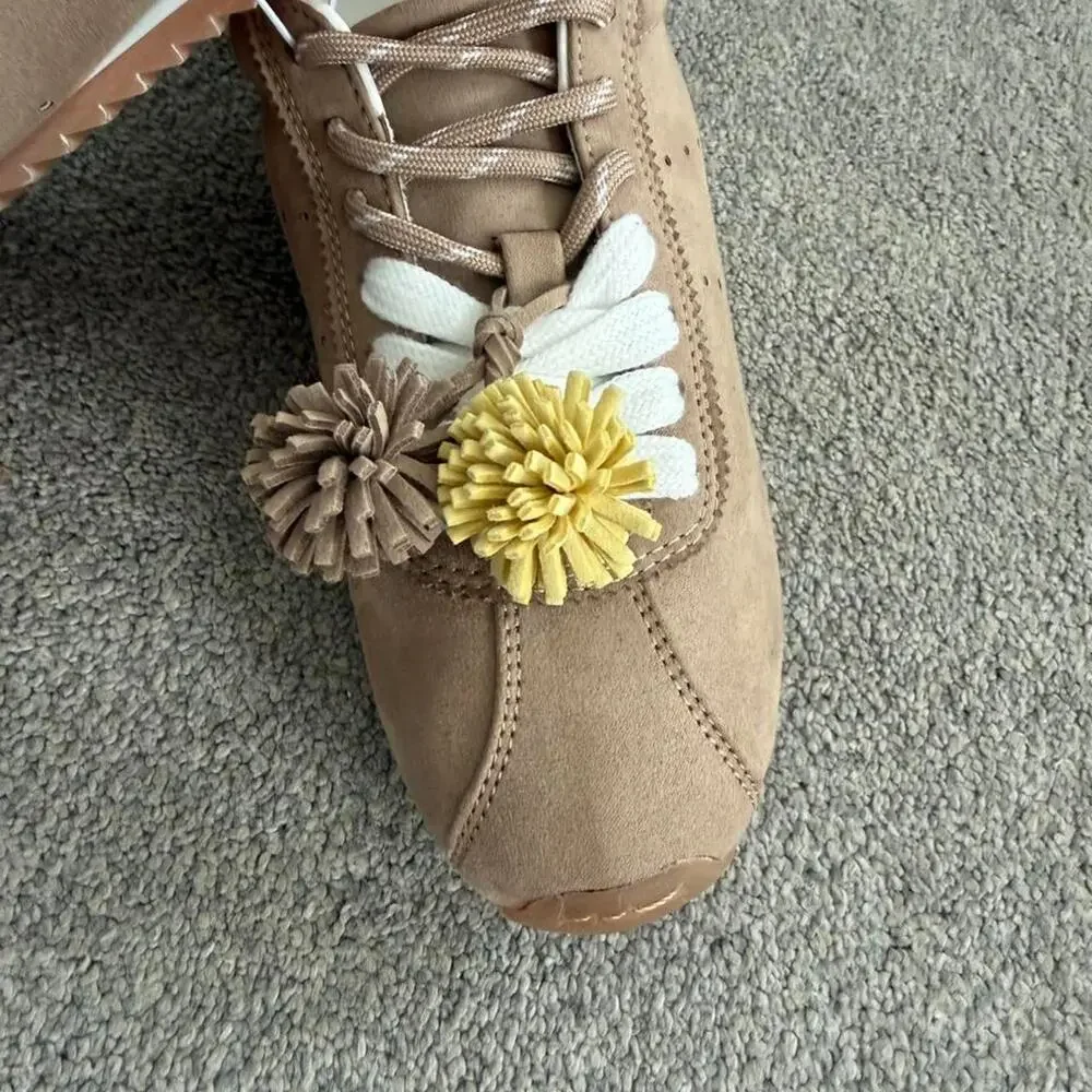 Universal thread tan brown